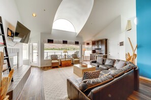 Living Room | Smart TV | Balcony Access