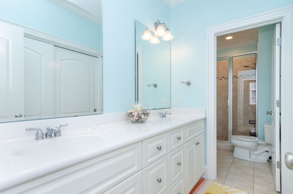 Charming duplex w ocean views and central location
