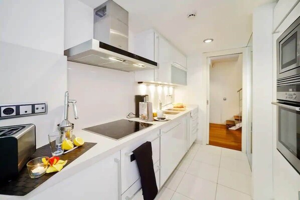Full Kitchen