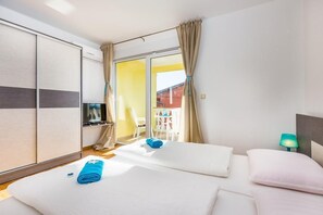 Schlafzimmer 1