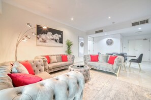 Living Room / Lounge