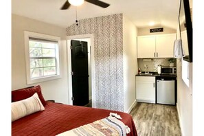 Studio with full bathroom, queen size bed, smart tv, microwave, keurig, fridge