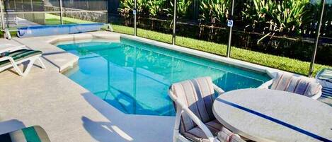 Fully screened swimming pool