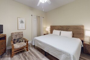 Primary Bedroom with Comfortable King Size Memory Foam Bed and En-Suite Bathroom w/Jacuzzi Tub