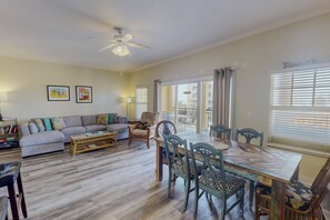 Large Comfortable Living Room with Premium Queen Sleep Sofa & TV/DVDs