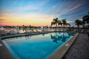 Year Round Heated Waterfront Pool and Hot Tub