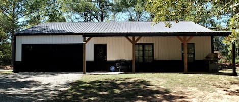 Enjoy the front porch area, chairs to relax and enjoy the quiet, or grill up your catch of the day, after fishing on the lake.