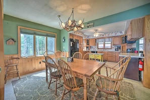 Dining Room | Dishware/Flatware Provided