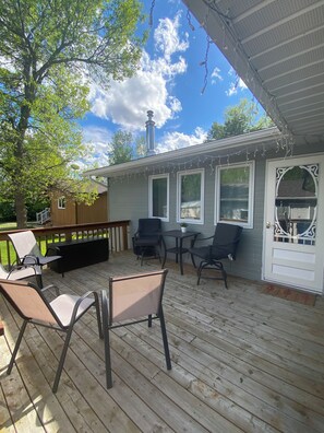 Front deck off driveway with lots of seating. Great spot for morning coffee!