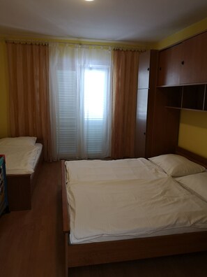 Schlafzimmer 2