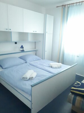 Schlafzimmer 1