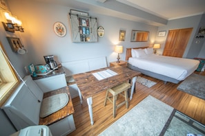 Updated Studio condo at Gateway Lodge!