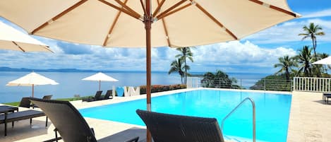 Pool with an amazing view 