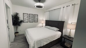 Master Bedroom (King Size Bed)