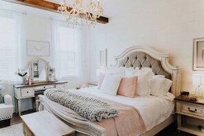 The Yellow Branch Suite is perfect for anyone looking for a romantic, luxurious space complete with a King bed, garden tub, shower and private bathroom. 