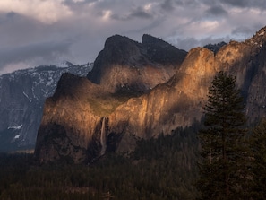 It is one of the closest privately owned homes to Yosemite National Park.