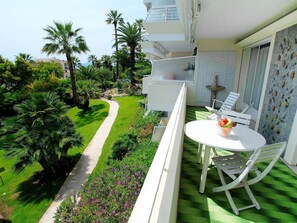Plant, Building, Flower, Green, Sky, Table, Urban Design, Condominium, Tree, Outdoor Furniture