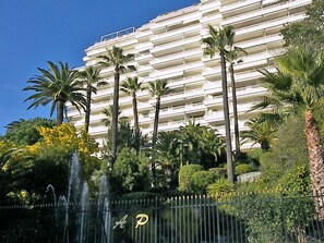 Tree, Apartment, Condominium, Woody Plant, Garden, Hotel, Resort