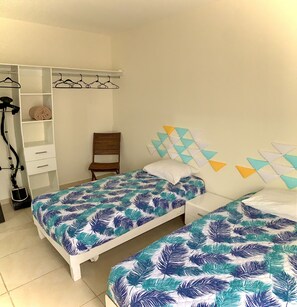 Bedroom 2 - 2 single beds