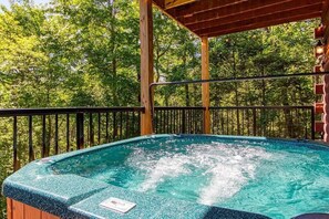 Birchwood Lodge's bubbling hot tub