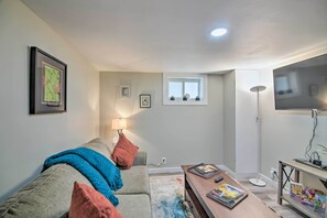 Living Room | Smart TV | Free WiFi