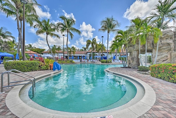 Naples Vacation Rental | 2BR | 2BA | Step-Free Access Via Elevator | 1,305 Sq Ft