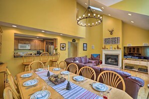 Dining Area | Dishware & Flatware Provided