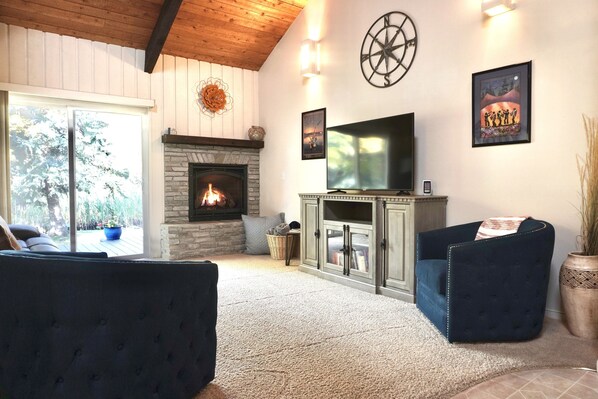 LR: Smart TV, games, books, gas fireplace to back porch w/ dining, BBQ, pond.