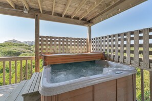 Bañera de hidromasaje al aire libre