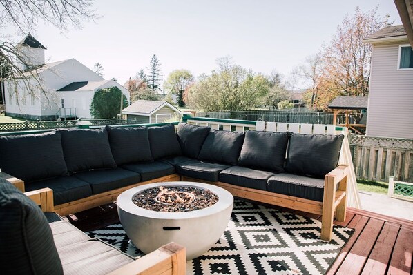 Spacious Deck with Propane Firebowl and Gas BBQ.