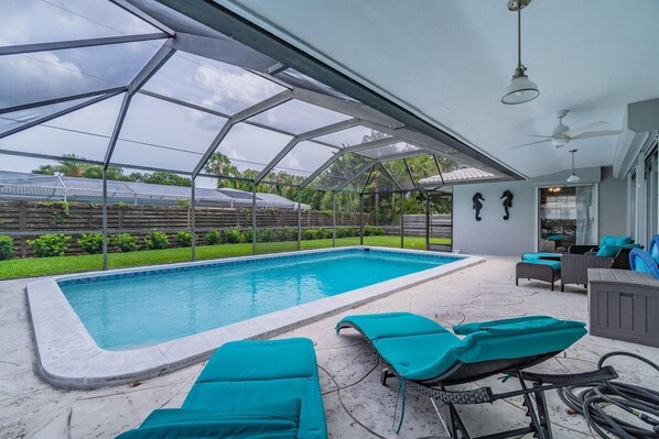 Pool area to realx