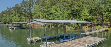 Come and park your boats and jet skis at our private dock in deep water!