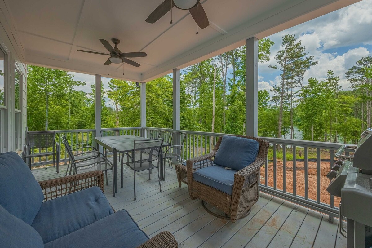 New Lake Hartwell House on Deep Water with Private Dock!