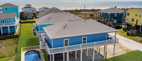 This property has a pool, tiki bar, gulf views, and just a 1 min walk to beach!