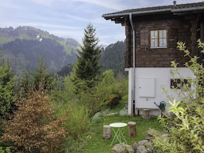 Plant, Cloud, Sky, Plant Community, Mountain, Building, Leaf, Natural Landscape, Window, Larch