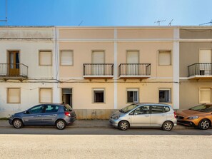 Rad, Auto, Fahrzeug, Fenster, Kraftfahrzeug, Himmel, Gebäude