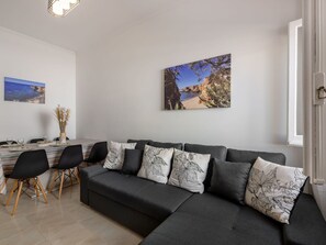 Möbel, Bilderrahmen, Couch, Eigentum, Gebäude, Azurblau, Wohnzimmer, Interior Design, Komfort, Tabelle