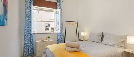 Furniture, Building, Comfort, Blue, Wood, Lighting, Orange, Bed, Interior Design