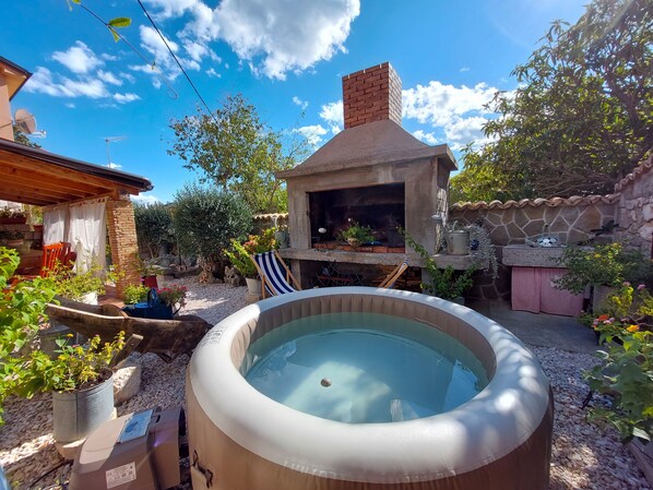 Bain à remous extérieur