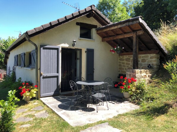 Entrée Gîte / Terrasse