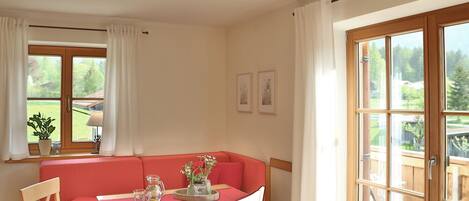Ferienwohnung Lavendel für 2 Personen mit Balkon, Wohnküche, Schlafzimmer, 45 qm-Essplatz