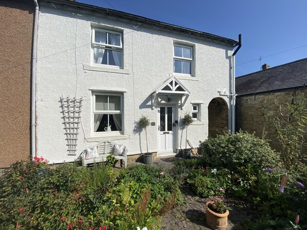 Beatrice cottage. One of four traditional cottages set in a tranquil courtyard.