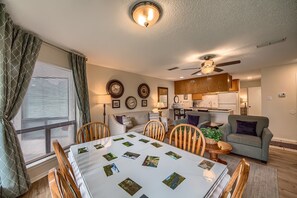 Dining Room table with seating for 6!