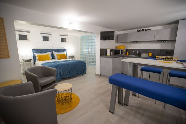 Logement studio neuf, complètement équipé, jardin privatif