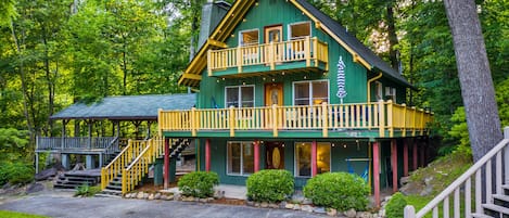 Welcome to Chimney Summit Chalet, on the second and third floors of Chimney Chalet, accessible via the yellow stairs to the left. Relax on the porch and listen to the sounds of the Broad River while gazing at Chimney Rock State Park.