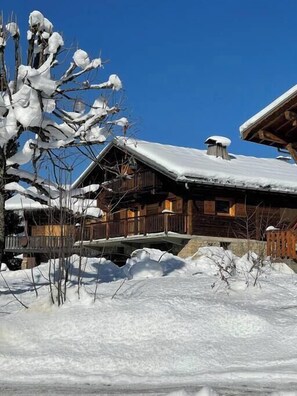 Le Chalet (Hamlet of CERNIX) route des Panissats