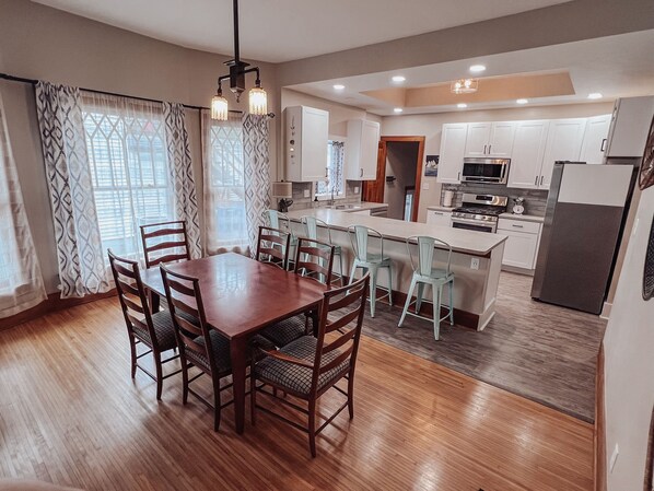 Open floor plan and ample seating allows for guests to gather comfortably. 