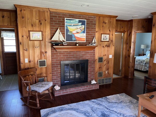 Living Room (Non-Operational Fireplace)