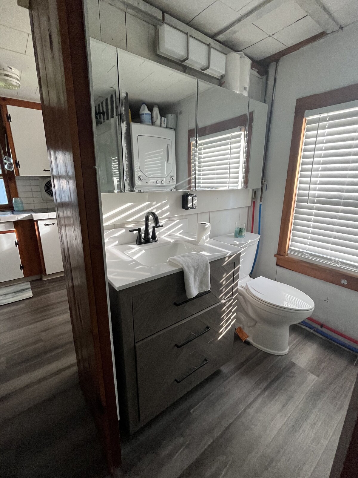 Oneida Lake newly renovated Waterfront home!Outdoor living+kitchen!Minutes to SU