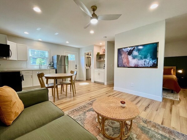 Bright, open floor-plan with plenty of space!